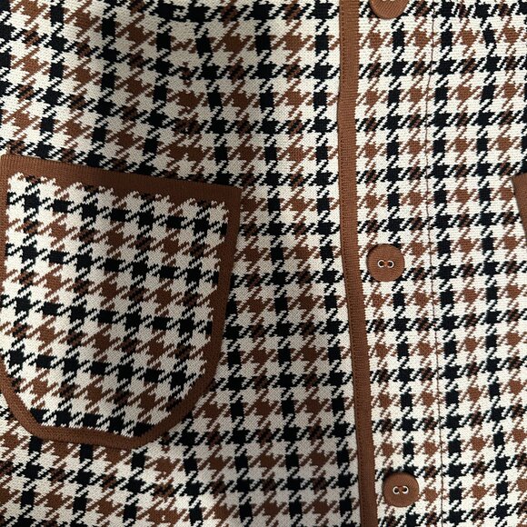 Apparalel Houndstooth Button/Pocket Detail Skirt - Picture 2 of 7